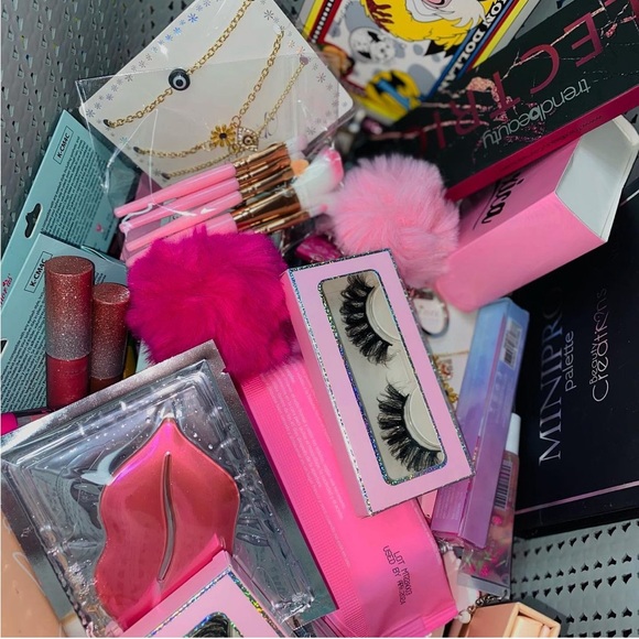 COPY - Mystery beauty products scoop. - Picture 5 of 8